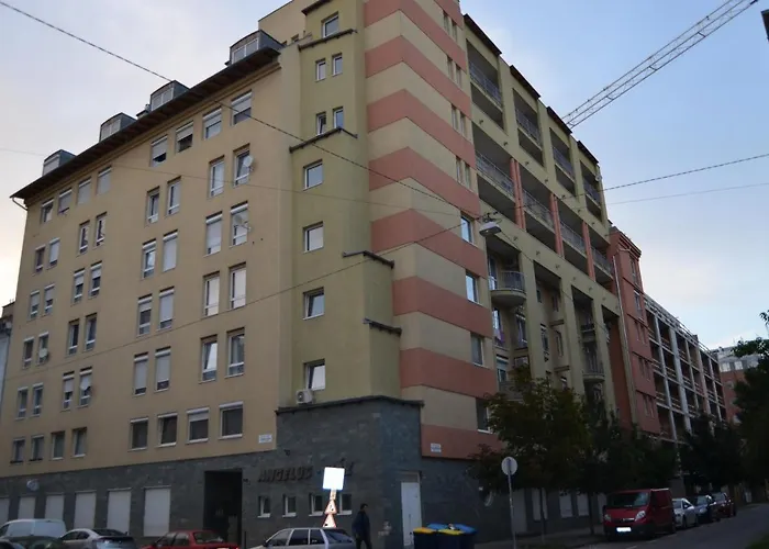 Flat At The Edge Of The Center + Parking