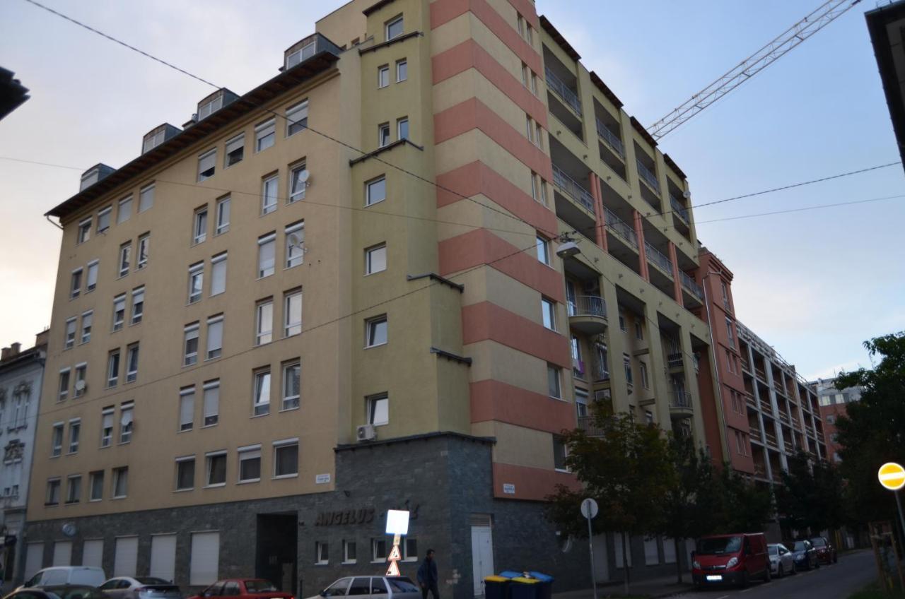 Flat At The Edge Of The Center + Parking Apartment Budapest