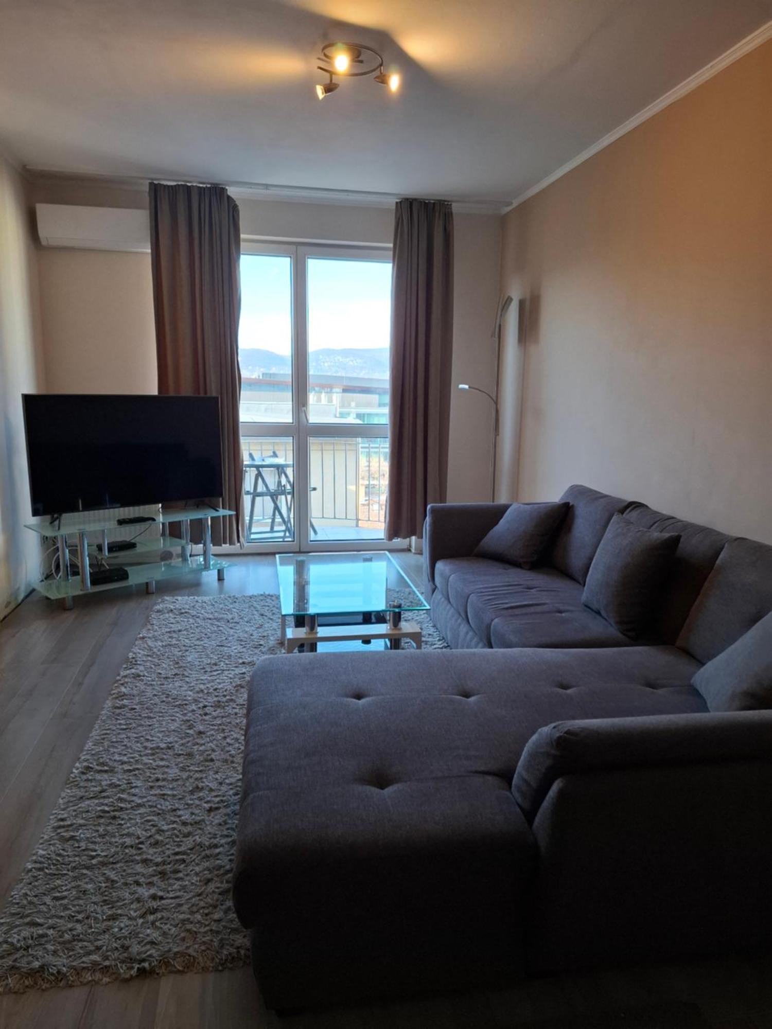 Flat At The Edge Of The Center + Parking Apartment Budapest